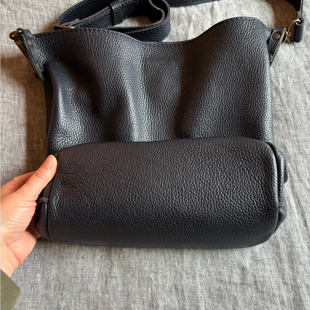 Handmade Full Grain Leather Bucket Bag - Black - Picture 5 of 8
